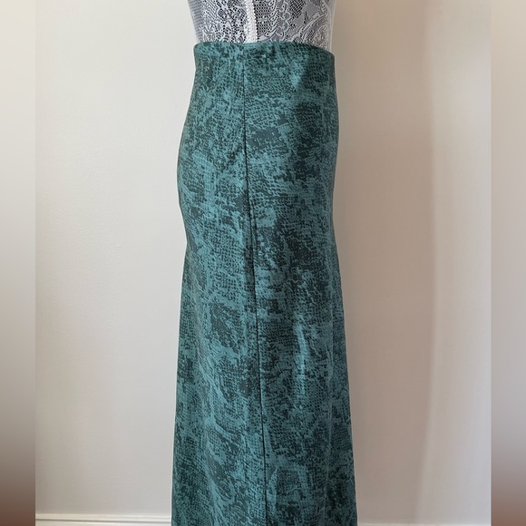'a new day' Women's Green Snakeskin Print Maxi Skirt - Picture 4 of 11